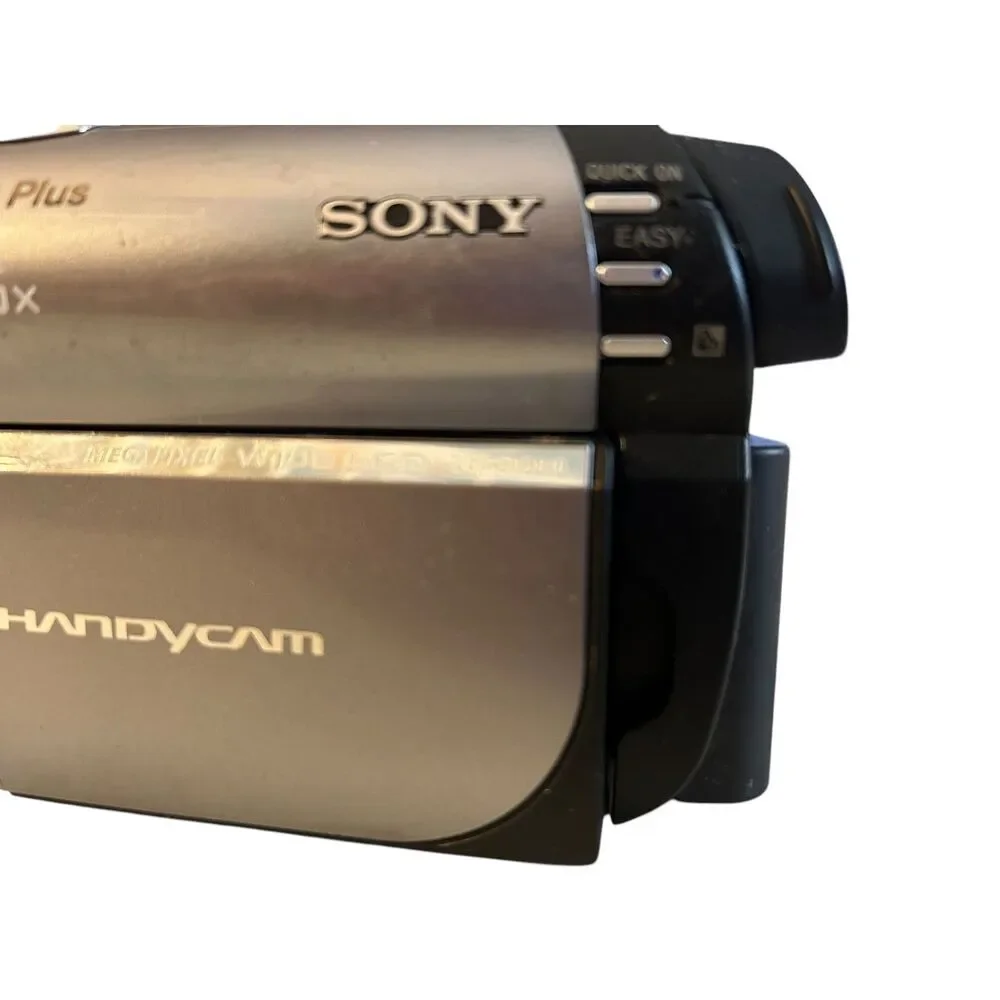 Sony Handycam DCR-DVD810 Camcorder ** FOR PARTS** - Picture 2 of 6